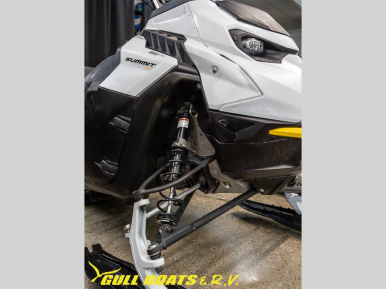 A photo of this 2023 Ski-Doo Summit 154