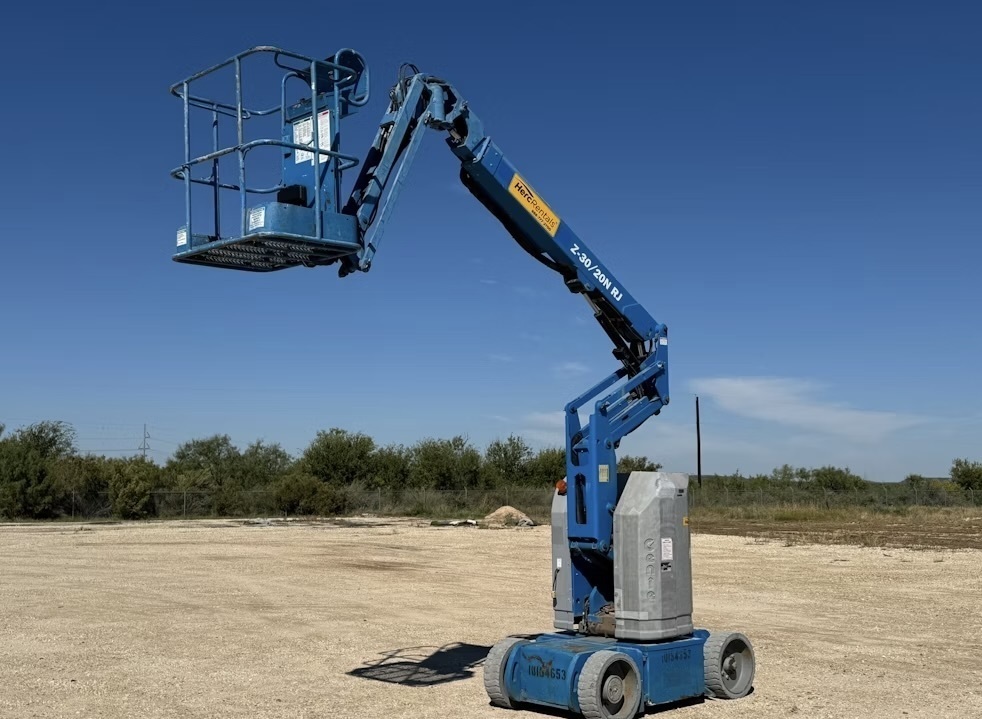 Genie Articulated Boom Lift For Sale Near Manheim, Pennsylvania