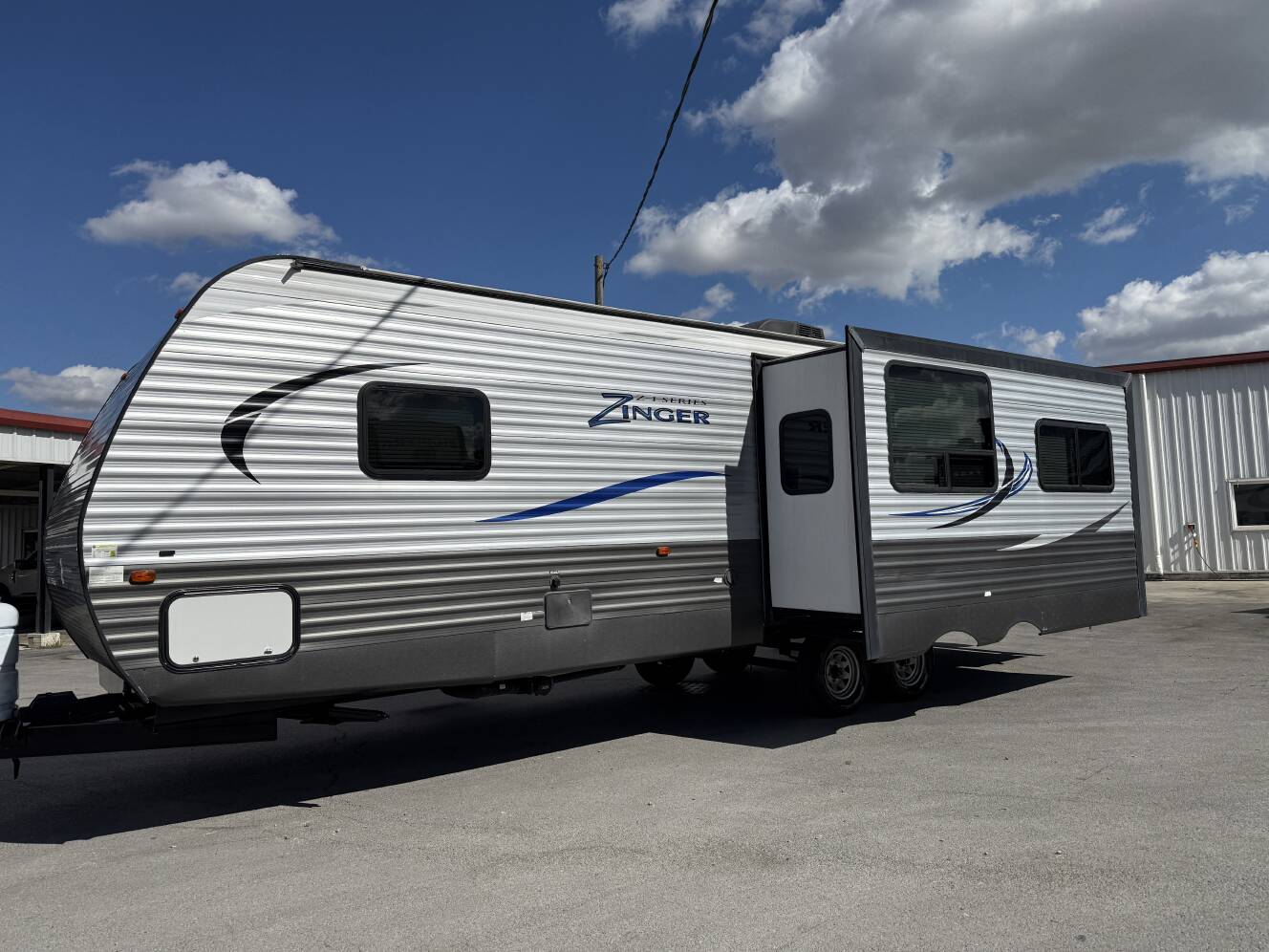 A photo of this 2017 Crossroads ZINGER 291RL