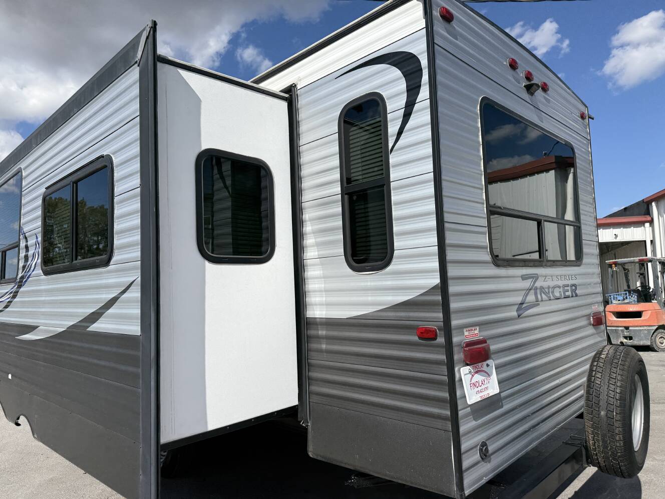 A photo of this 2017 Crossroads ZINGER 291RL