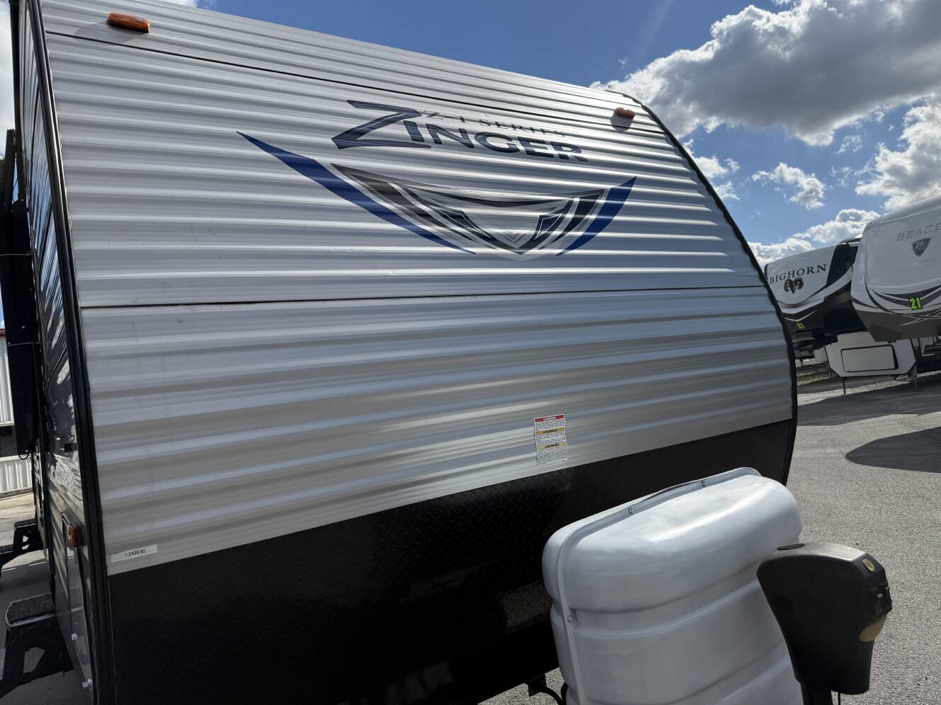 A photo of this 2017 Crossroads ZINGER 291RL