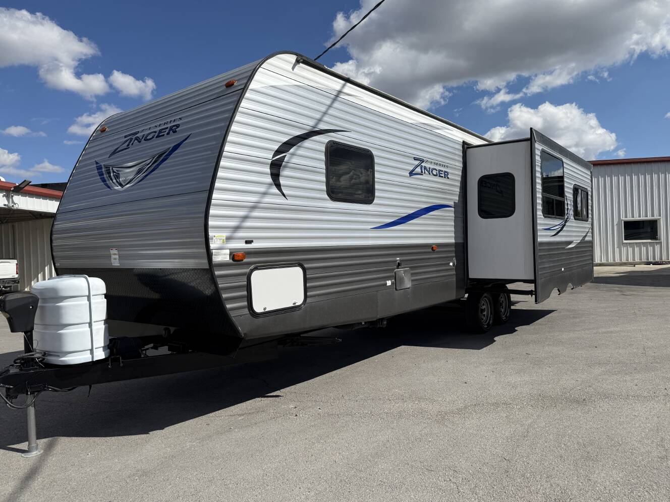 A photo of this 2017 Crossroads ZINGER 291RL