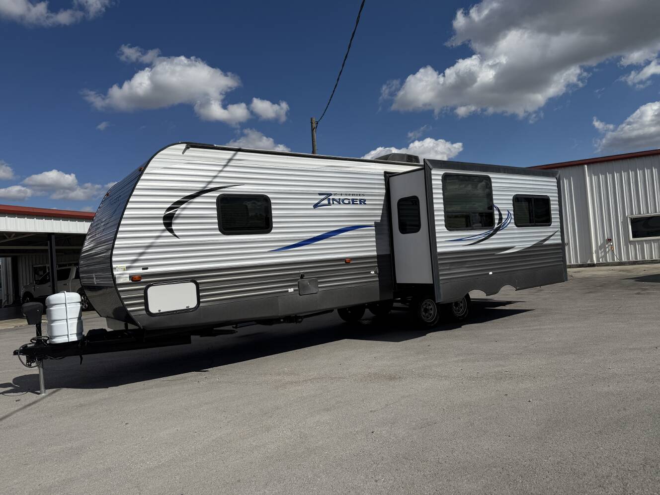A photo of this 2017 Crossroads ZINGER 291RL