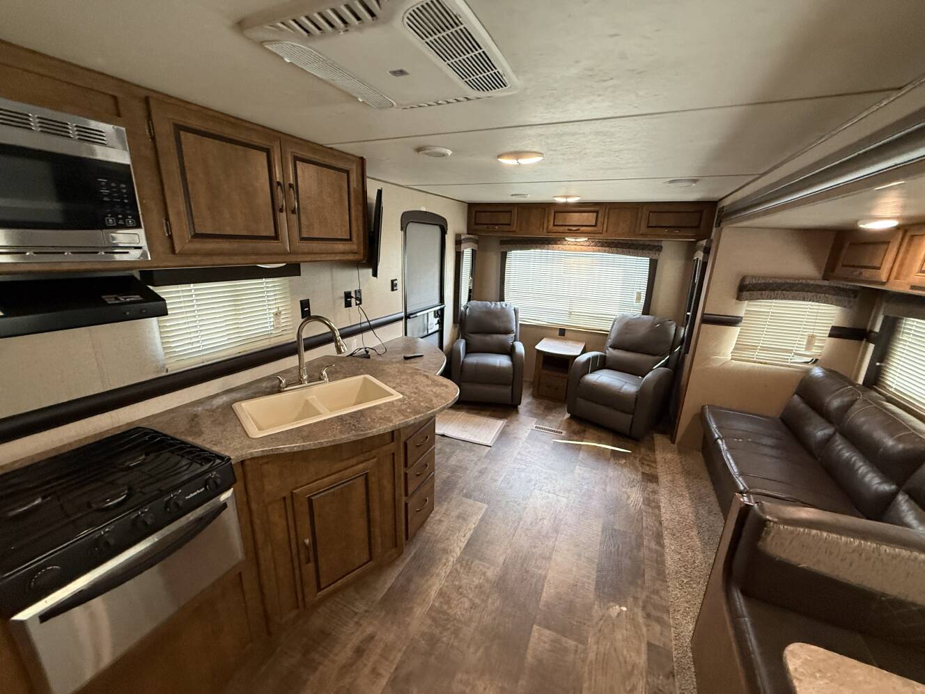 A photo of this 2017 Crossroads ZINGER 291RL