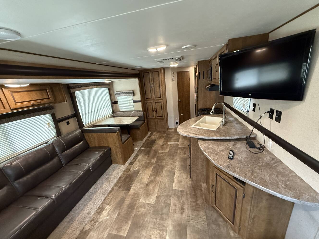 A photo of this 2017 Crossroads ZINGER 291RL