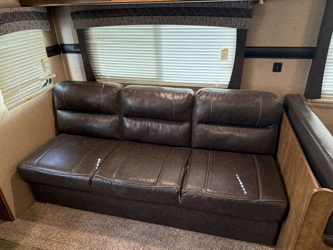 A photo of this 2017 Crossroads ZINGER 291RL