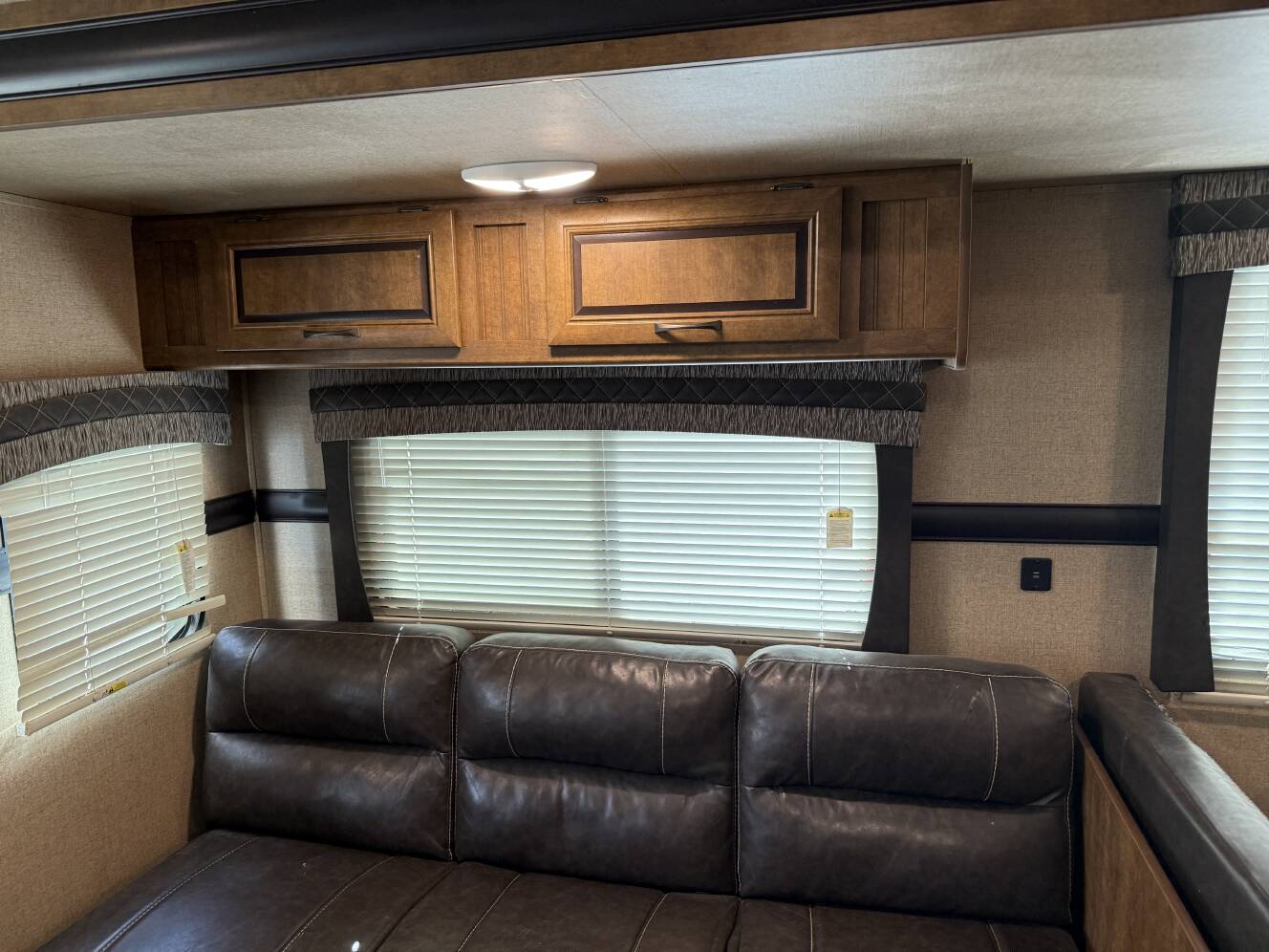 A photo of this 2017 Crossroads ZINGER 291RL