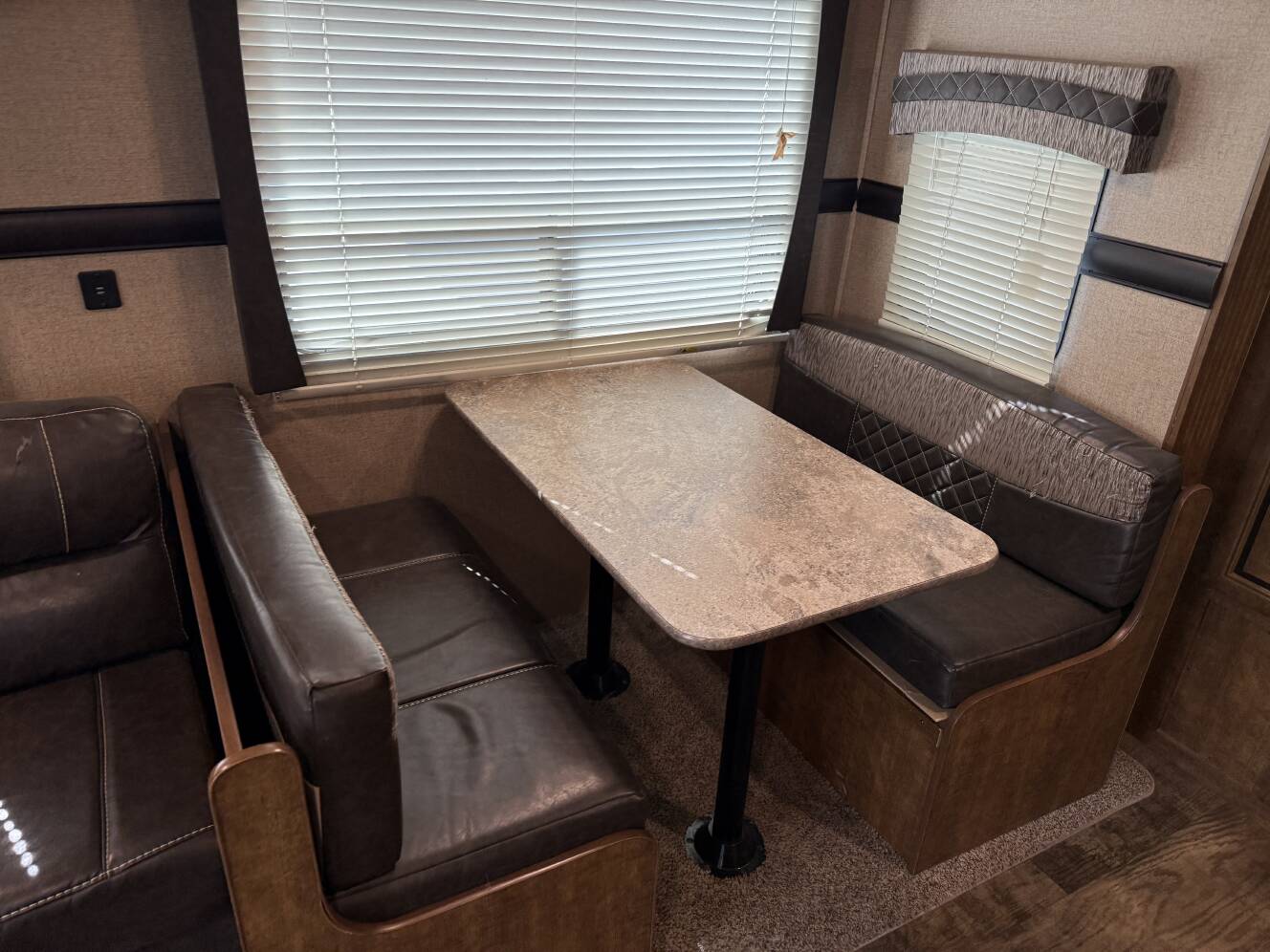 A photo of this 2017 Crossroads ZINGER 291RL
