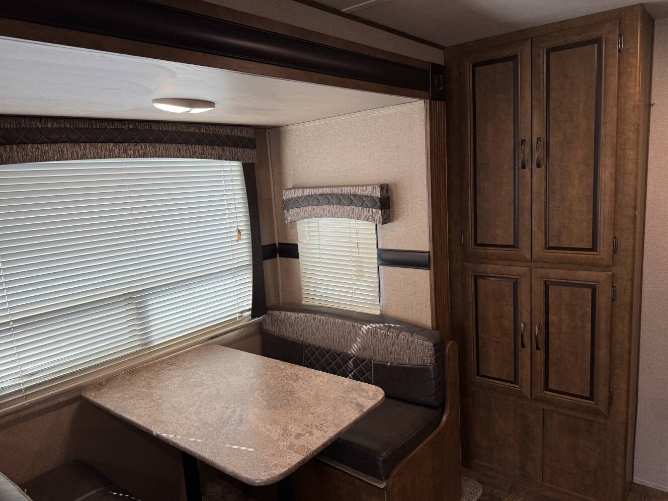 A photo of this 2017 Crossroads ZINGER 291RL