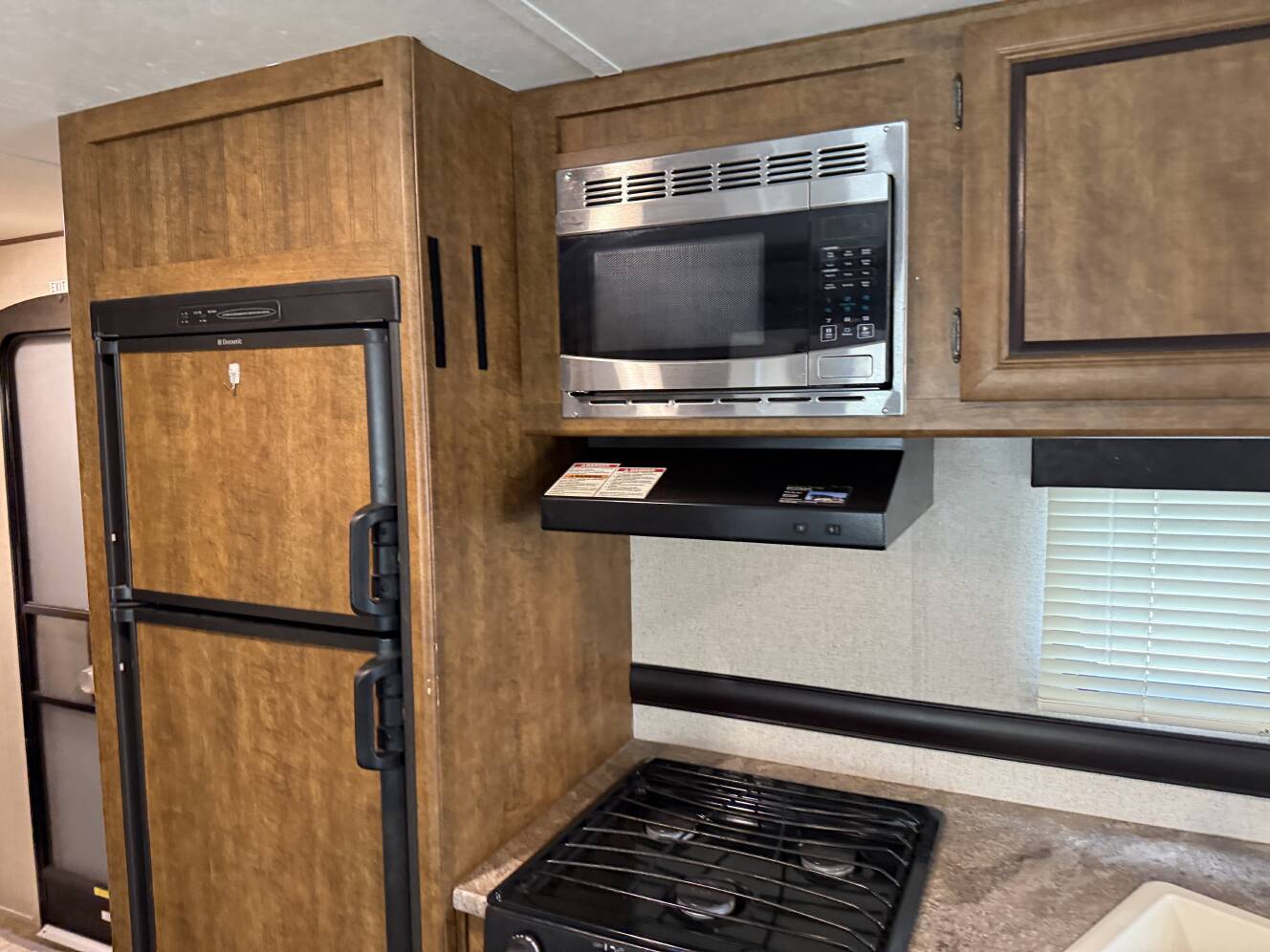 A photo of this 2017 Crossroads ZINGER 291RL