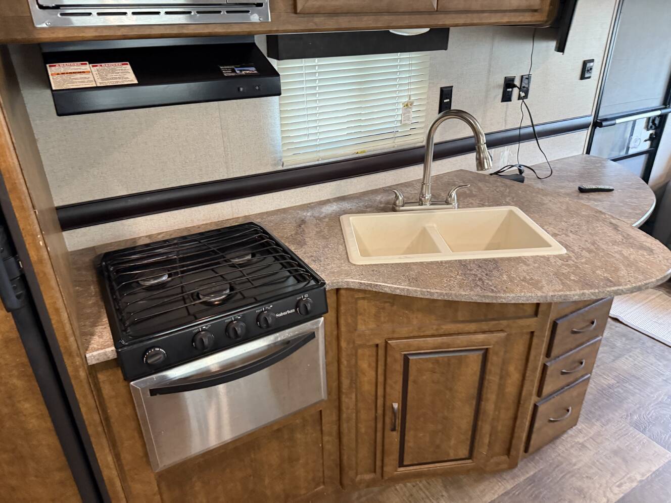 A photo of this 2017 Crossroads ZINGER 291RL