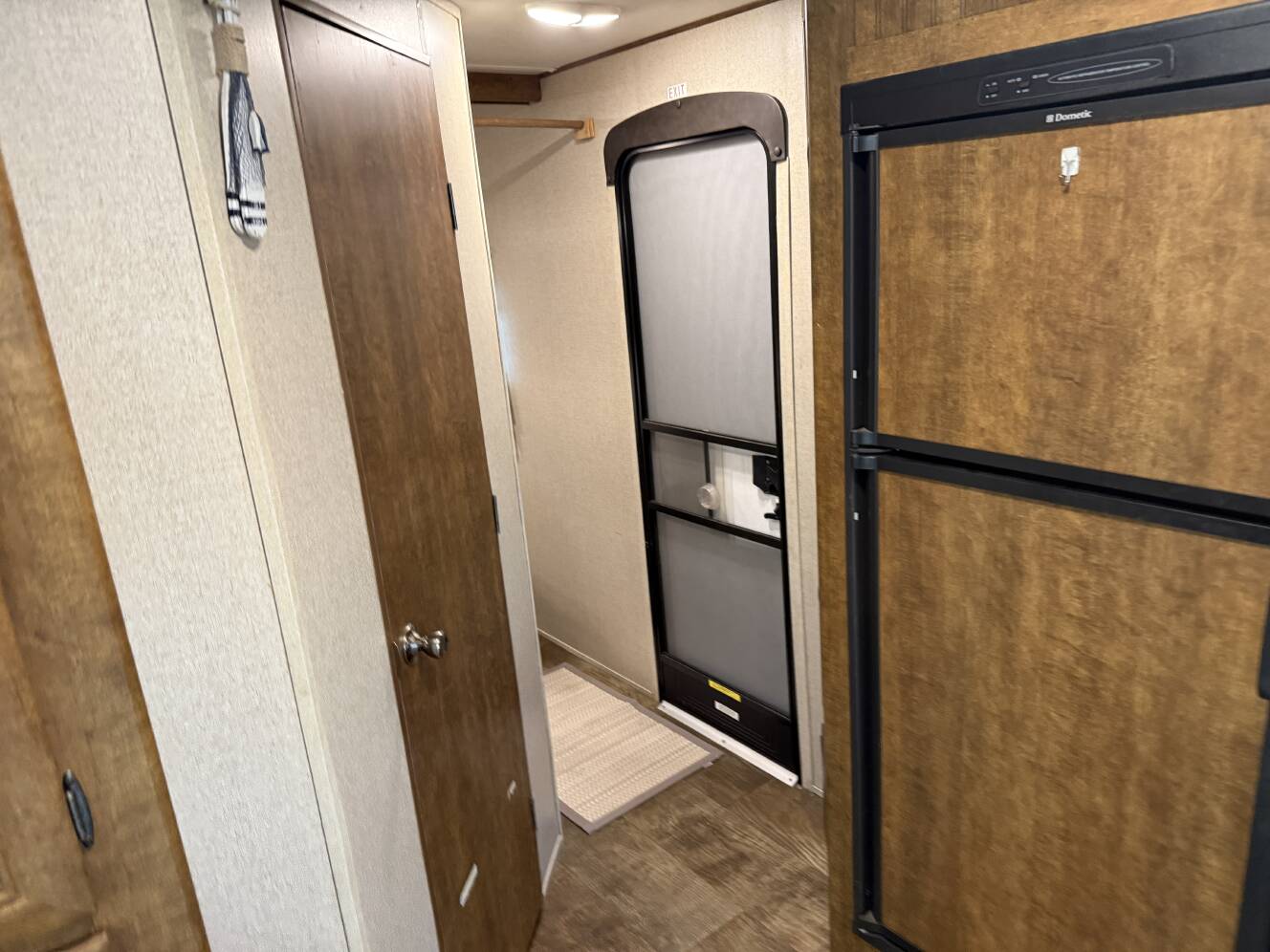 A photo of this 2017 Crossroads ZINGER 291RL