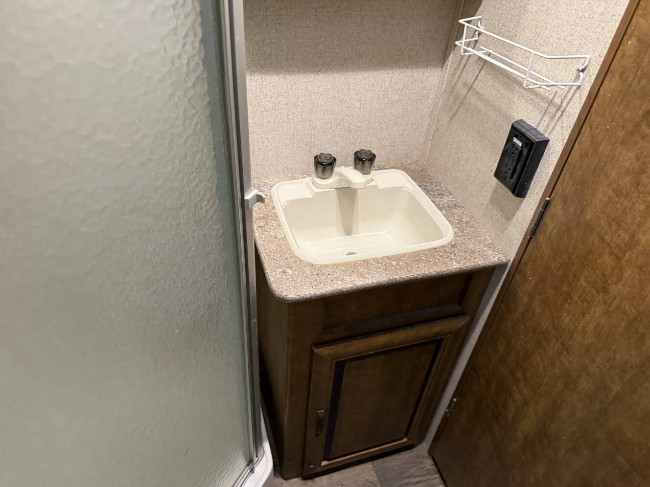 A photo of this 2017 Crossroads ZINGER 291RL