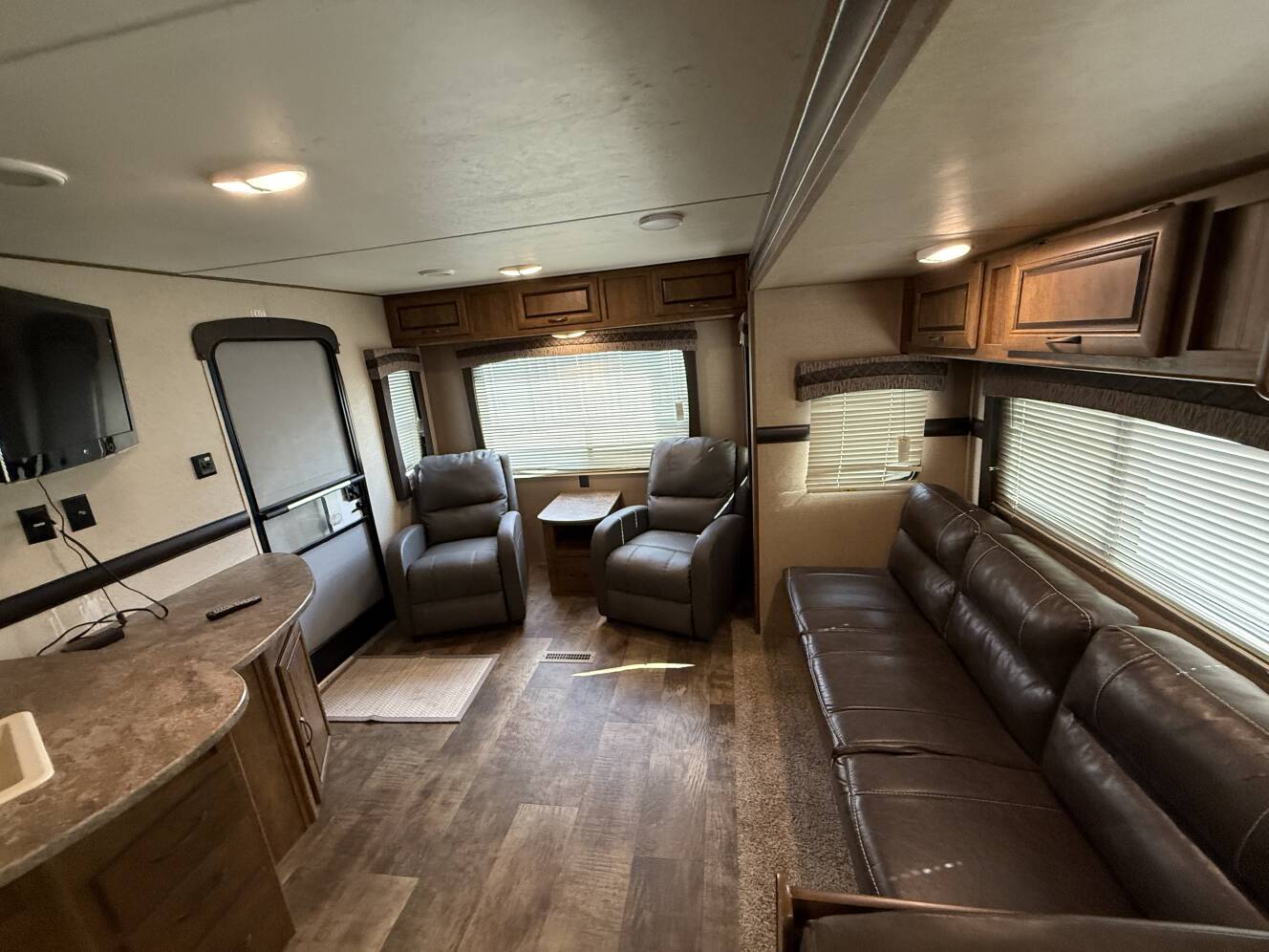 A photo of this 2017 Crossroads ZINGER 291RL