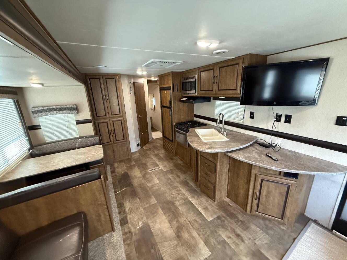 A photo of this 2017 Crossroads ZINGER 291RL
