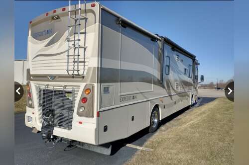 2009 Fleetwood EXPEDITION 38R in topeka KS