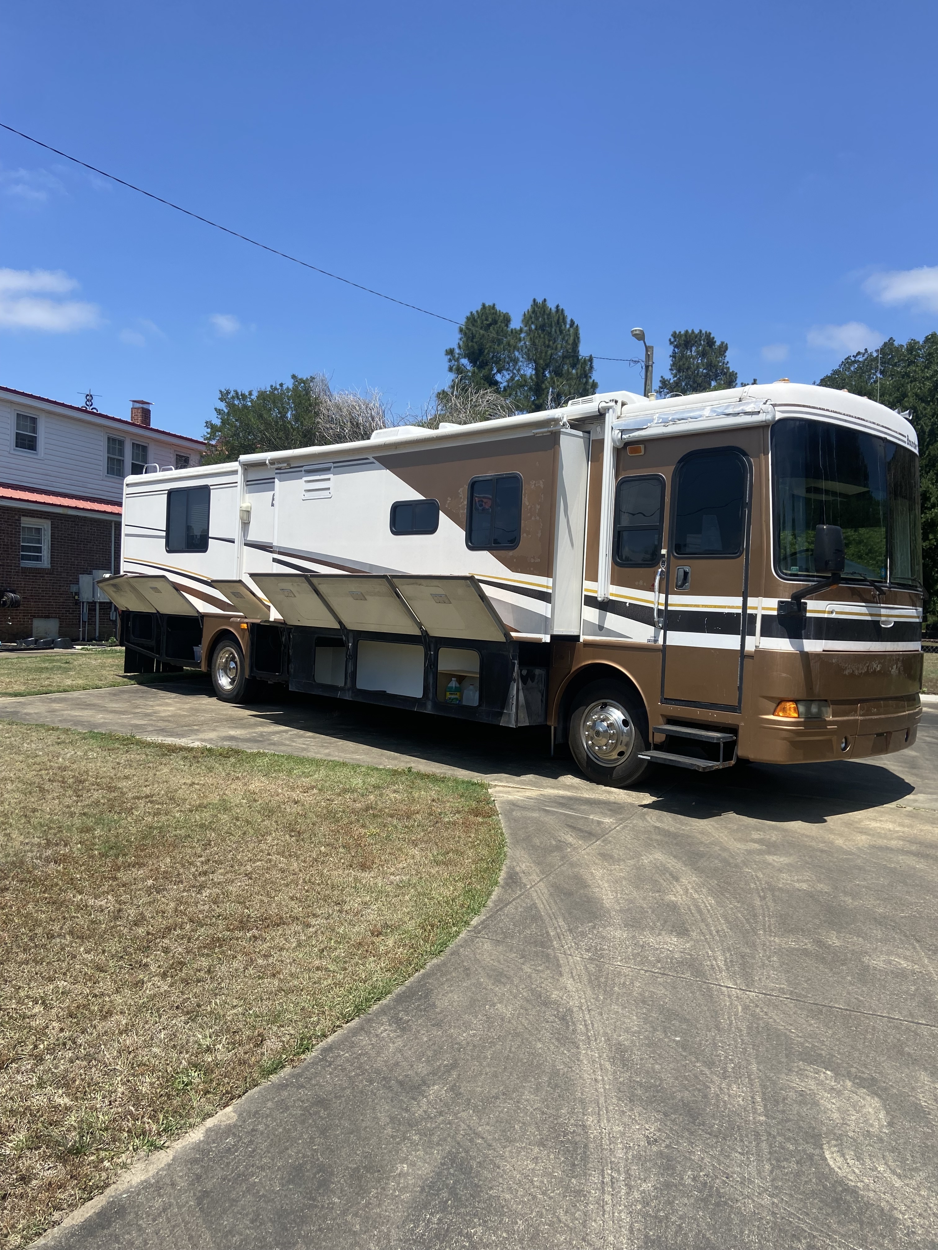 2004 Fleetwood BOUNDER DIESEL 38N in autryville NC