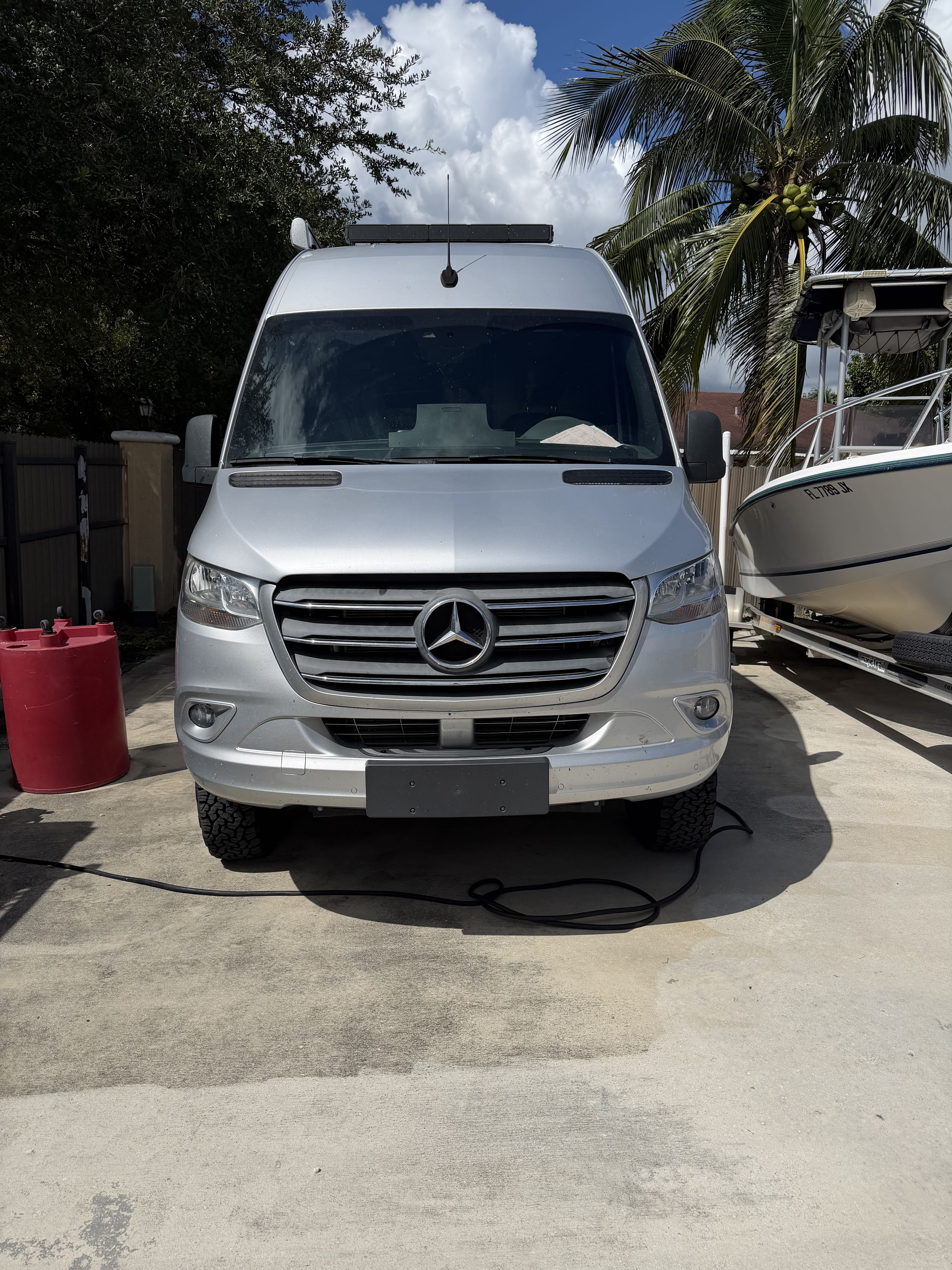 2021 Thor Motor Coach SANCTUARY 19P RV