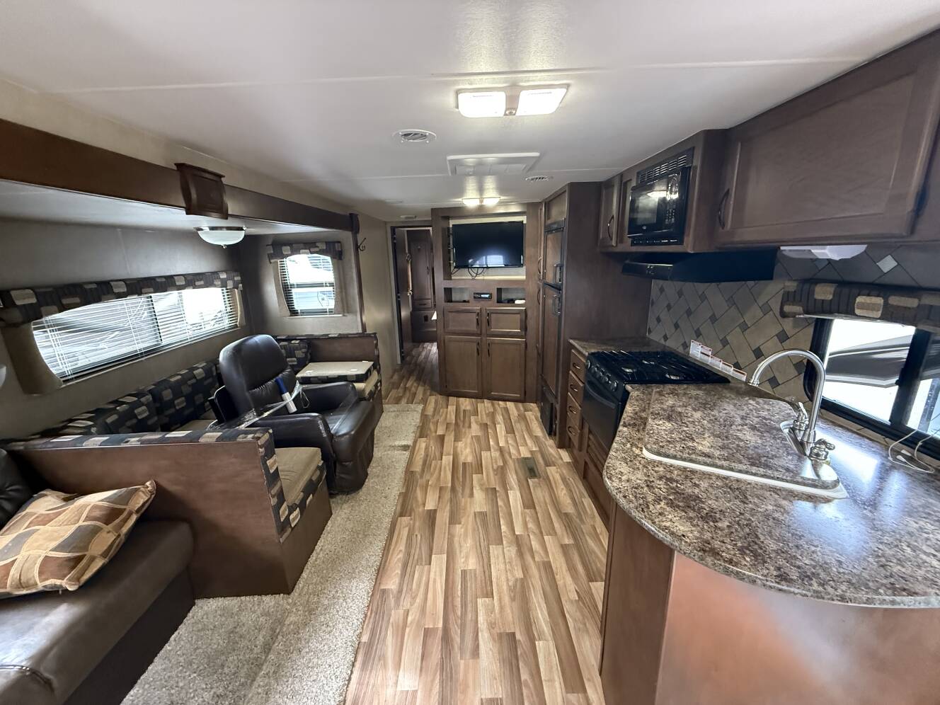 A photo of this 2016 Pacific Coachworks NORTHLAND 27RLSS