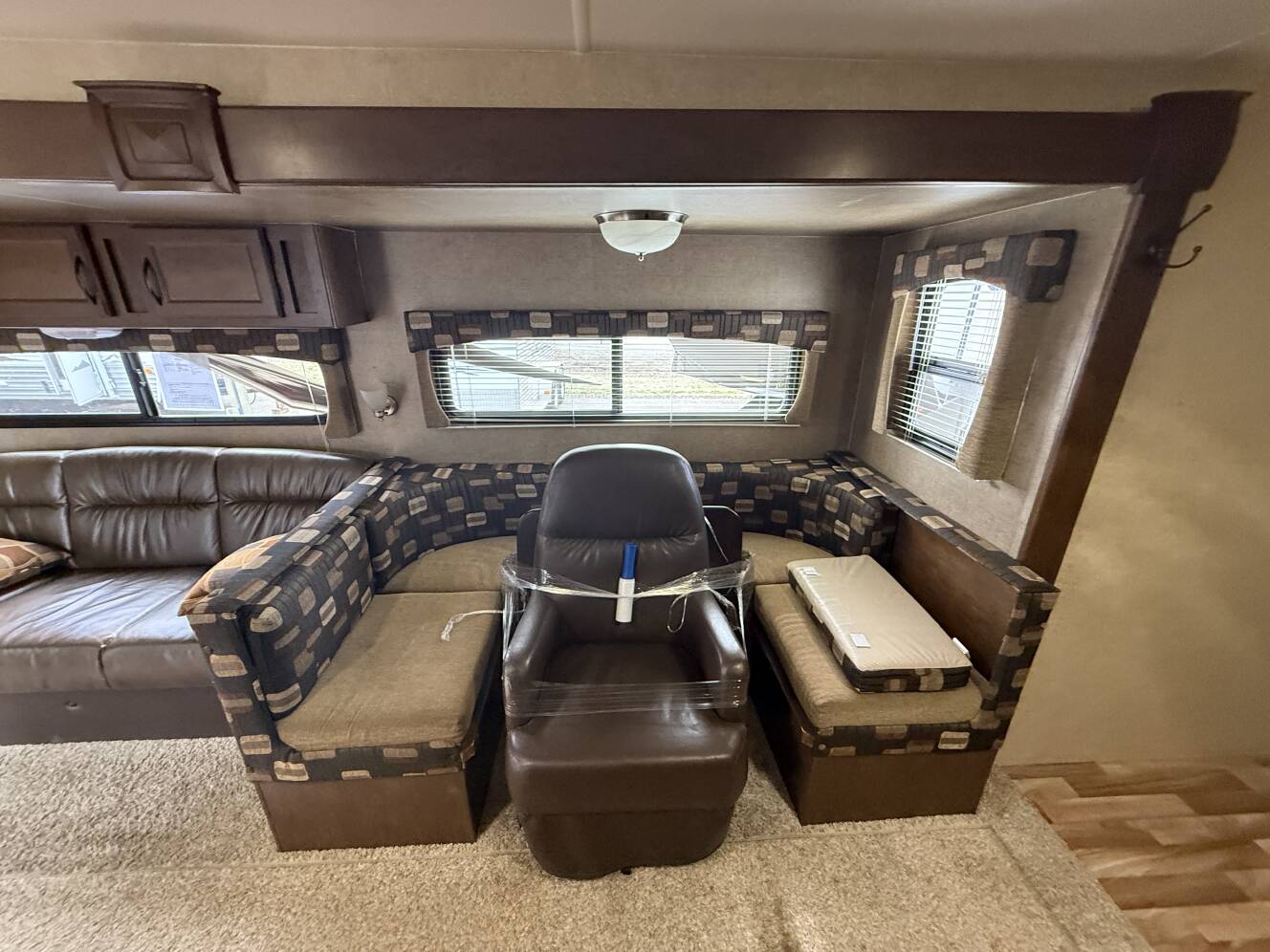A photo of this 2016 Pacific Coachworks NORTHLAND 27RLSS