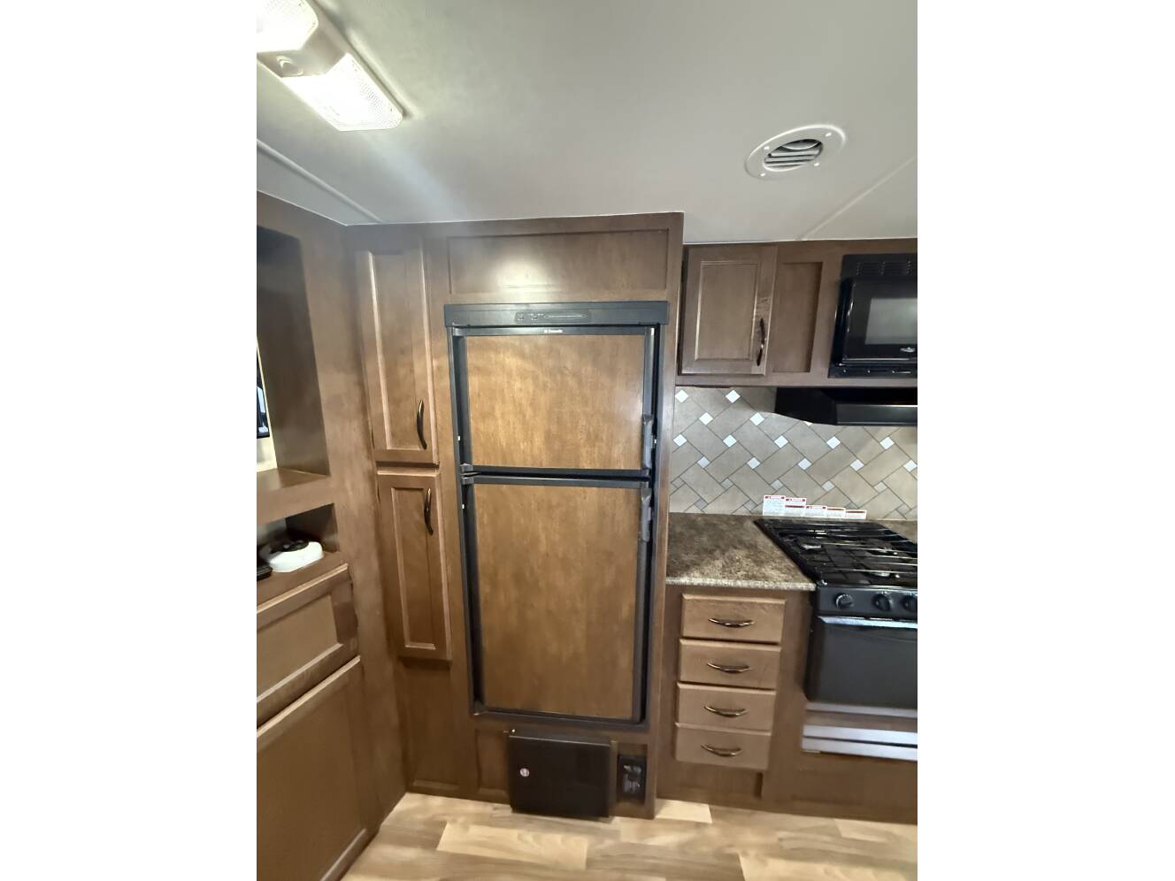 A photo of this 2016 Pacific Coachworks NORTHLAND 27RLSS