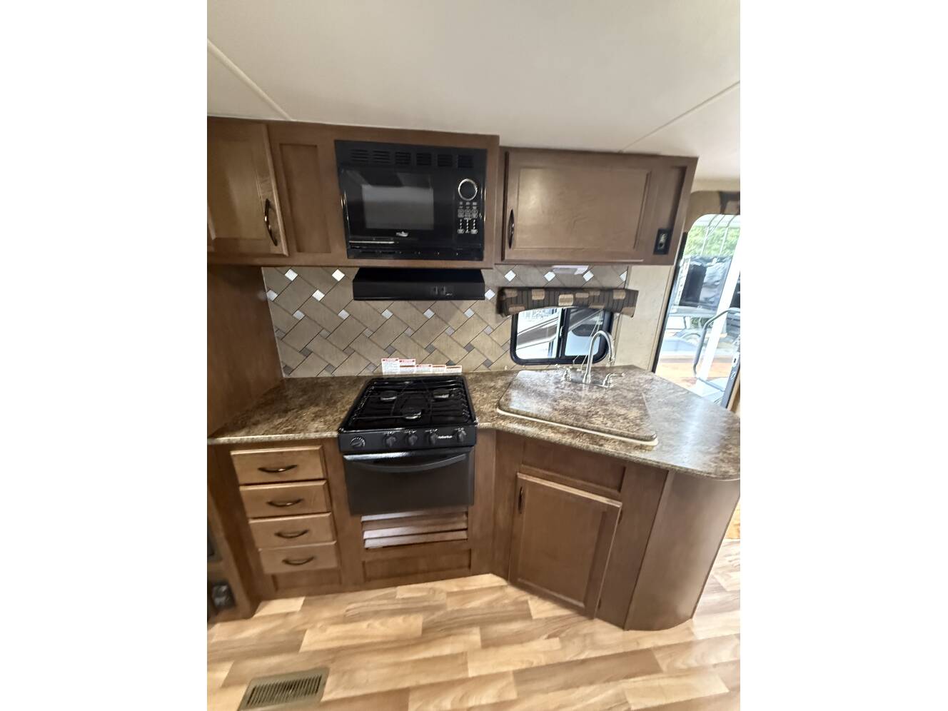 A photo of this 2016 Pacific Coachworks NORTHLAND 27RLSS