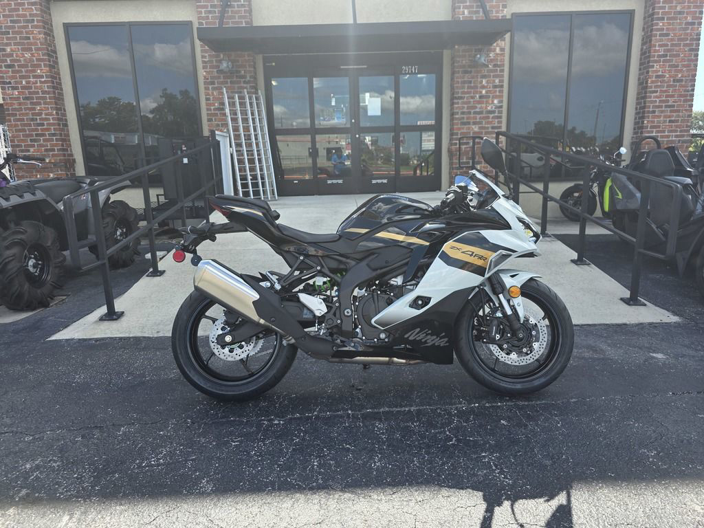 White Honda,husqvarna,kawasaki Ninja ZX-4R Motorcycles For