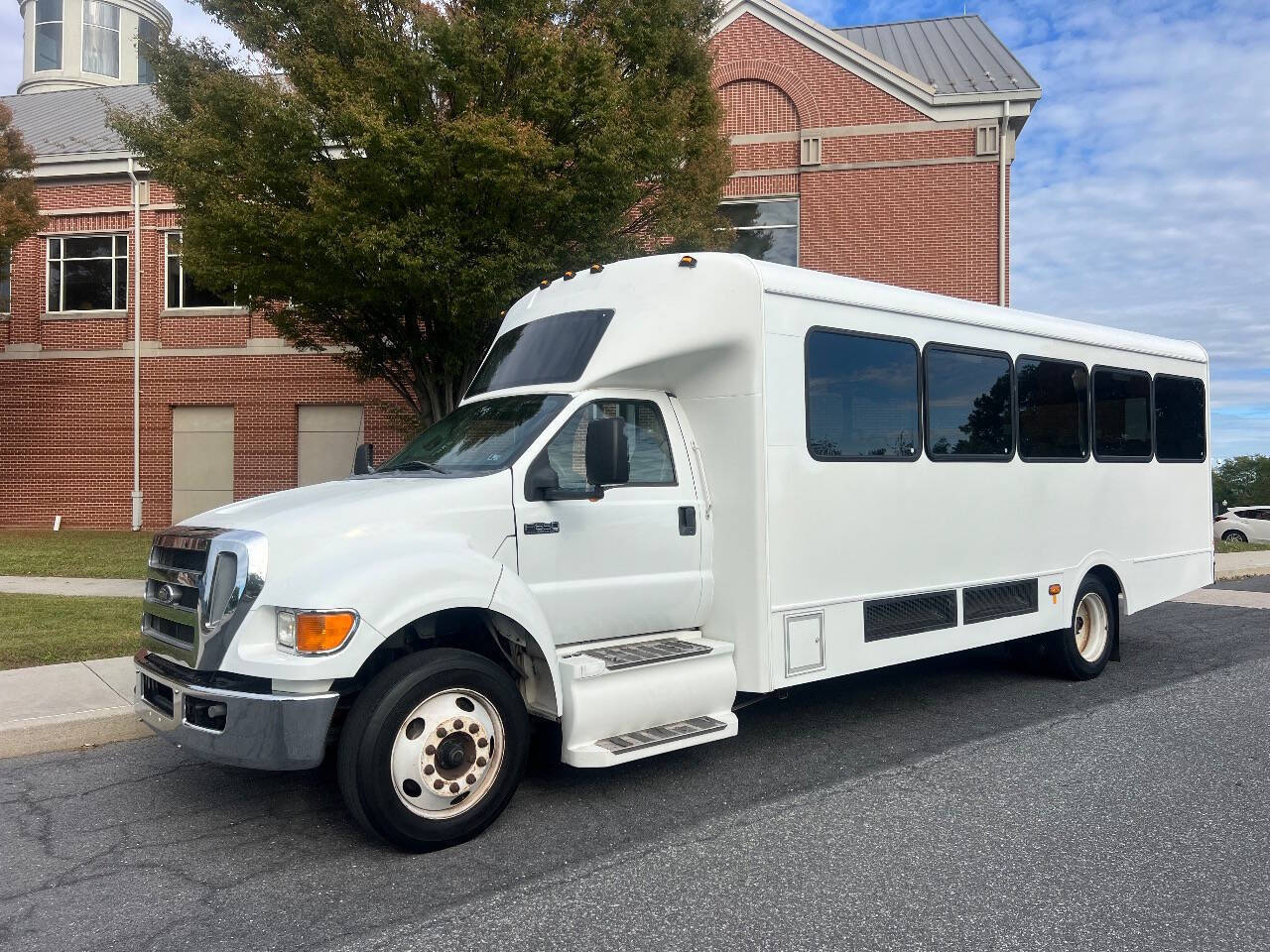 2011 FORD F-650. 30 passenger in Harrisburg, PA