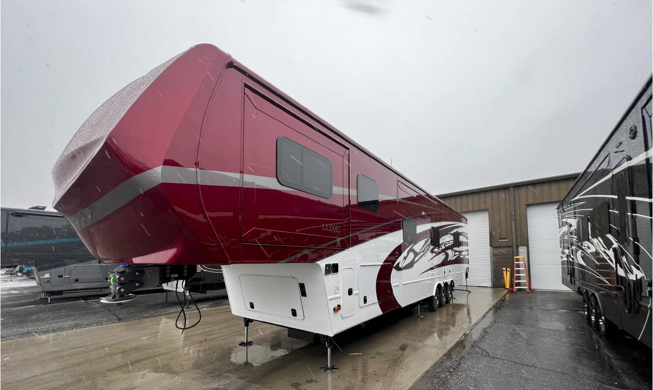 A photo of this 2023 Luxe ELITE 44FL