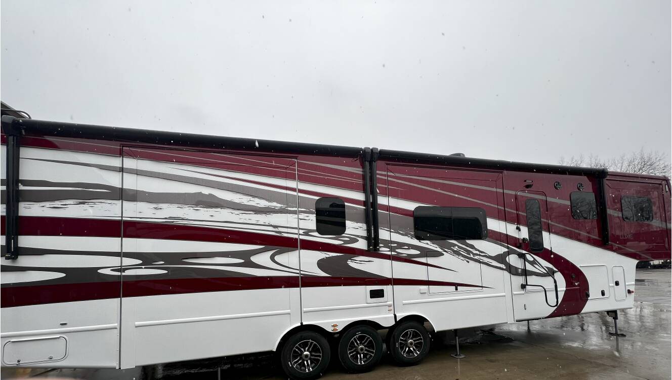 A photo of this 2023 Luxe ELITE 44FL
