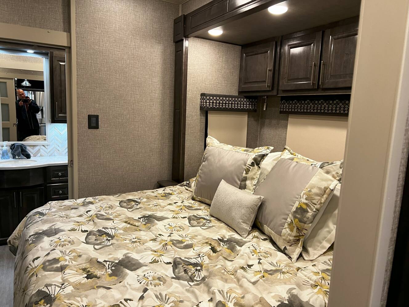 A photo of this 2023 Luxe ELITE 44FL