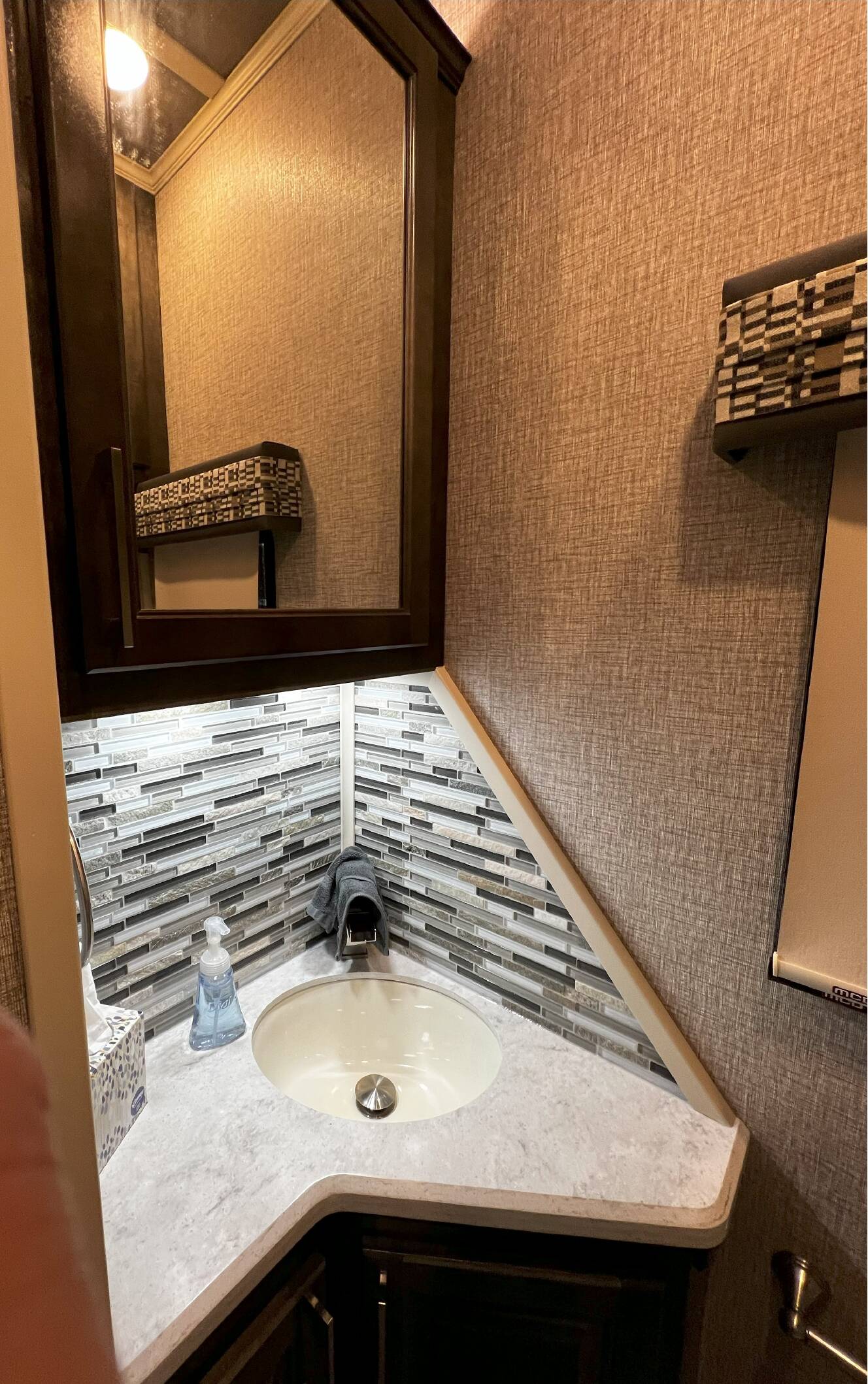 A photo of this 2023 Luxe ELITE 44FL