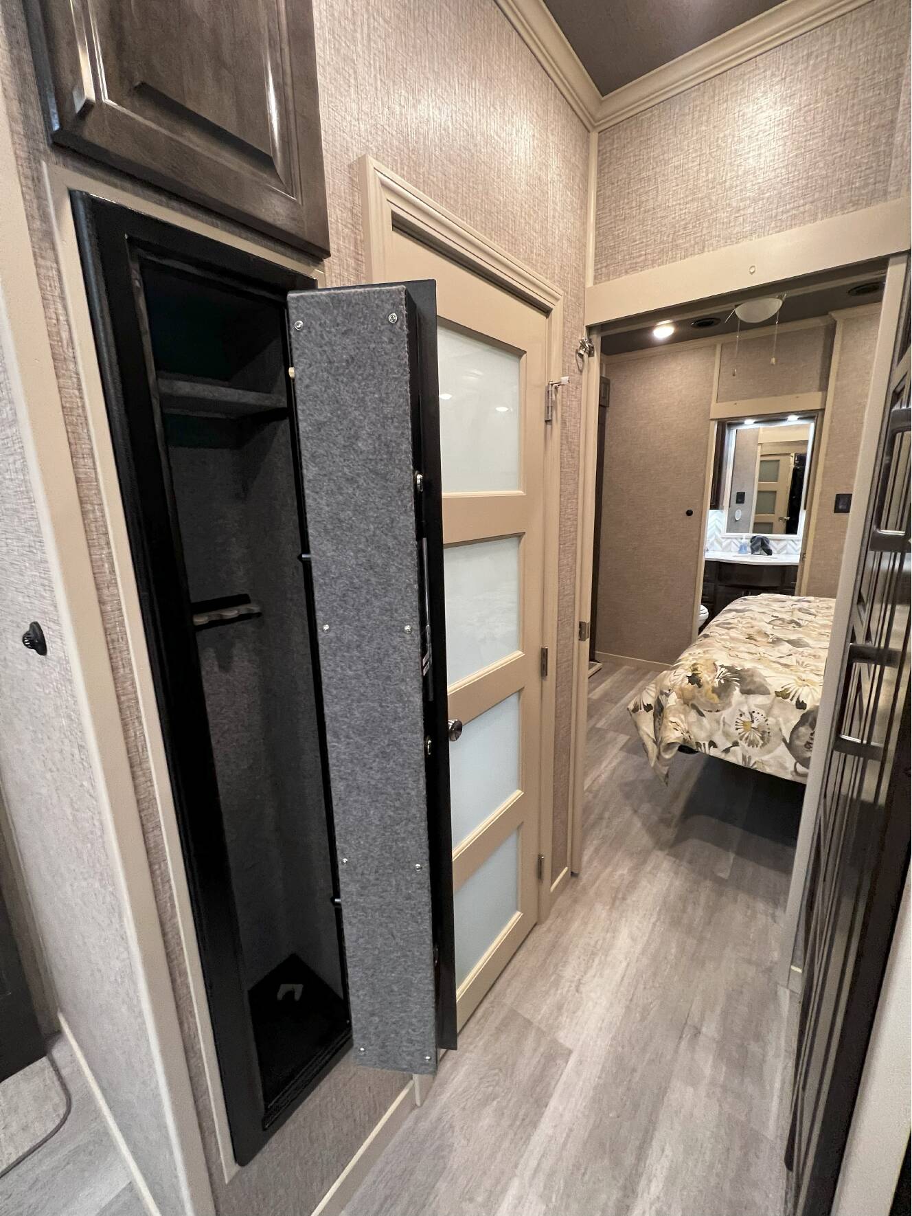 A photo of this 2023 Luxe ELITE 44FL