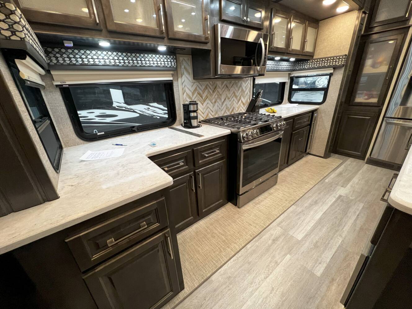 A photo of this 2023 Luxe ELITE 44FL