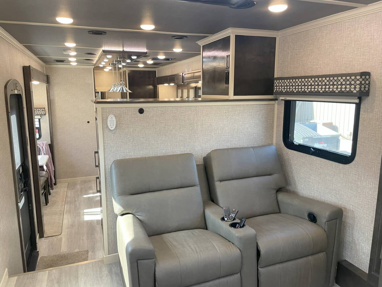 A photo of this 2023 Luxe ELITE 44FL