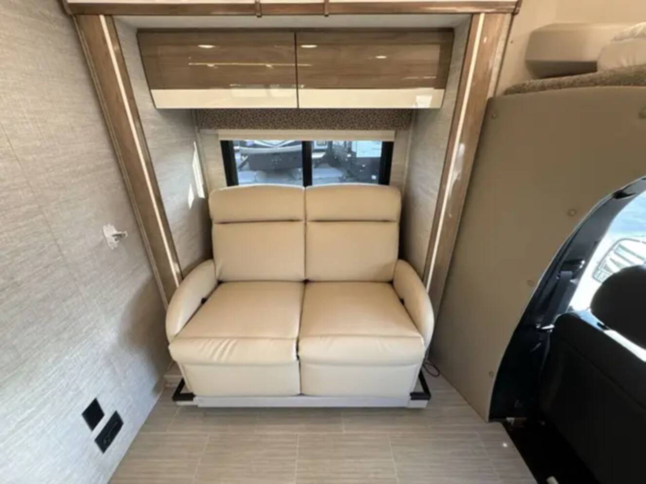 A photo of this 2021 Jayco MELBOURNE PRESTIGE 24TP