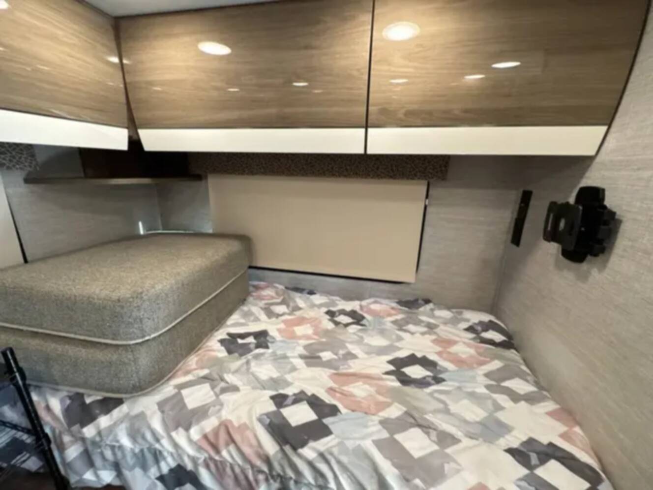 A photo of this 2021 Jayco MELBOURNE PRESTIGE 24TP