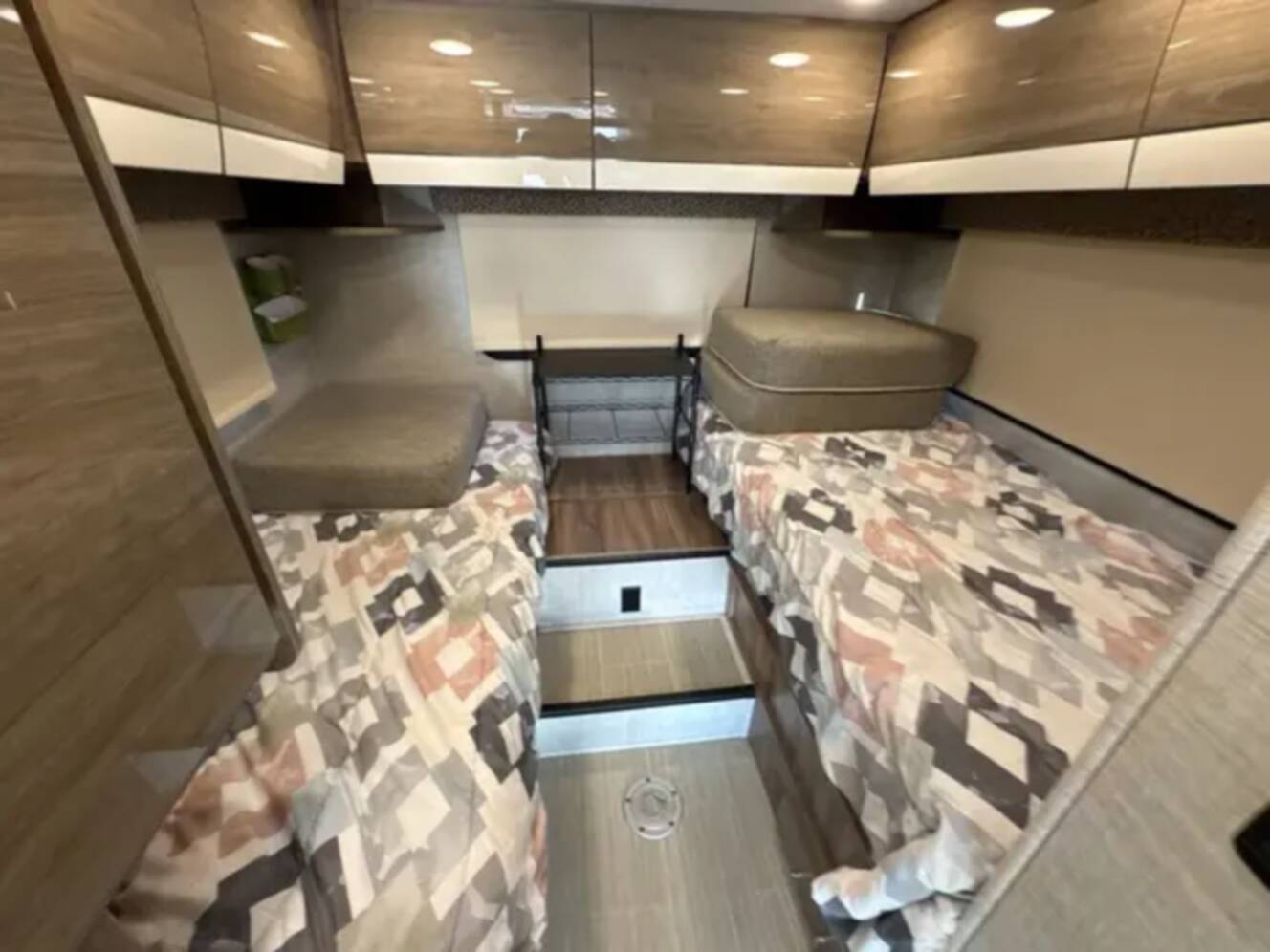 A photo of this 2021 Jayco MELBOURNE PRESTIGE 24TP