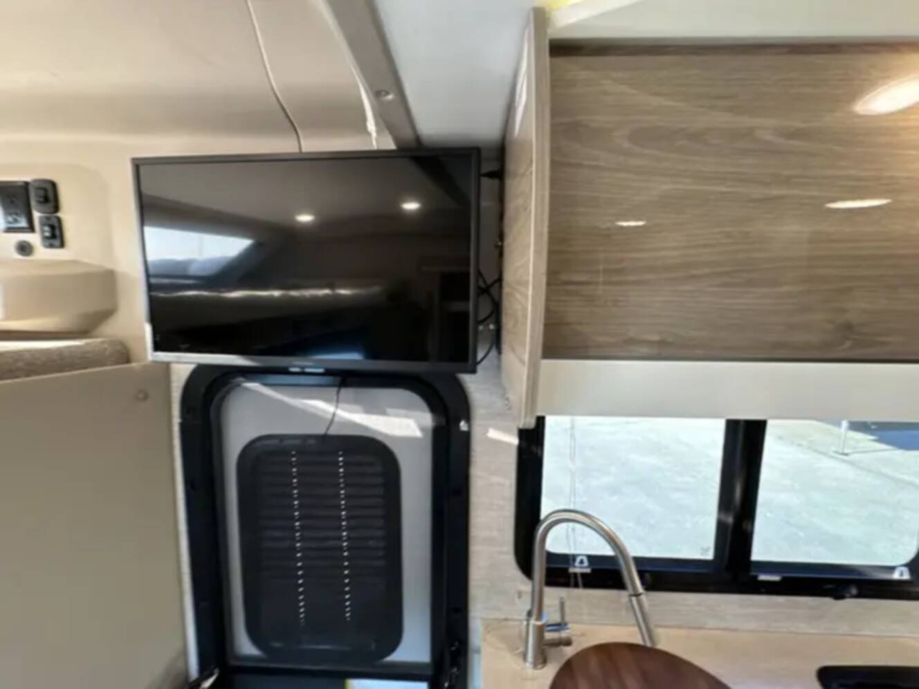 A photo of this 2021 Jayco MELBOURNE PRESTIGE 24TP