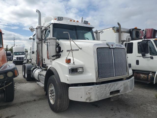 2016 WESTERN STAR 4900 in Dyer, IN