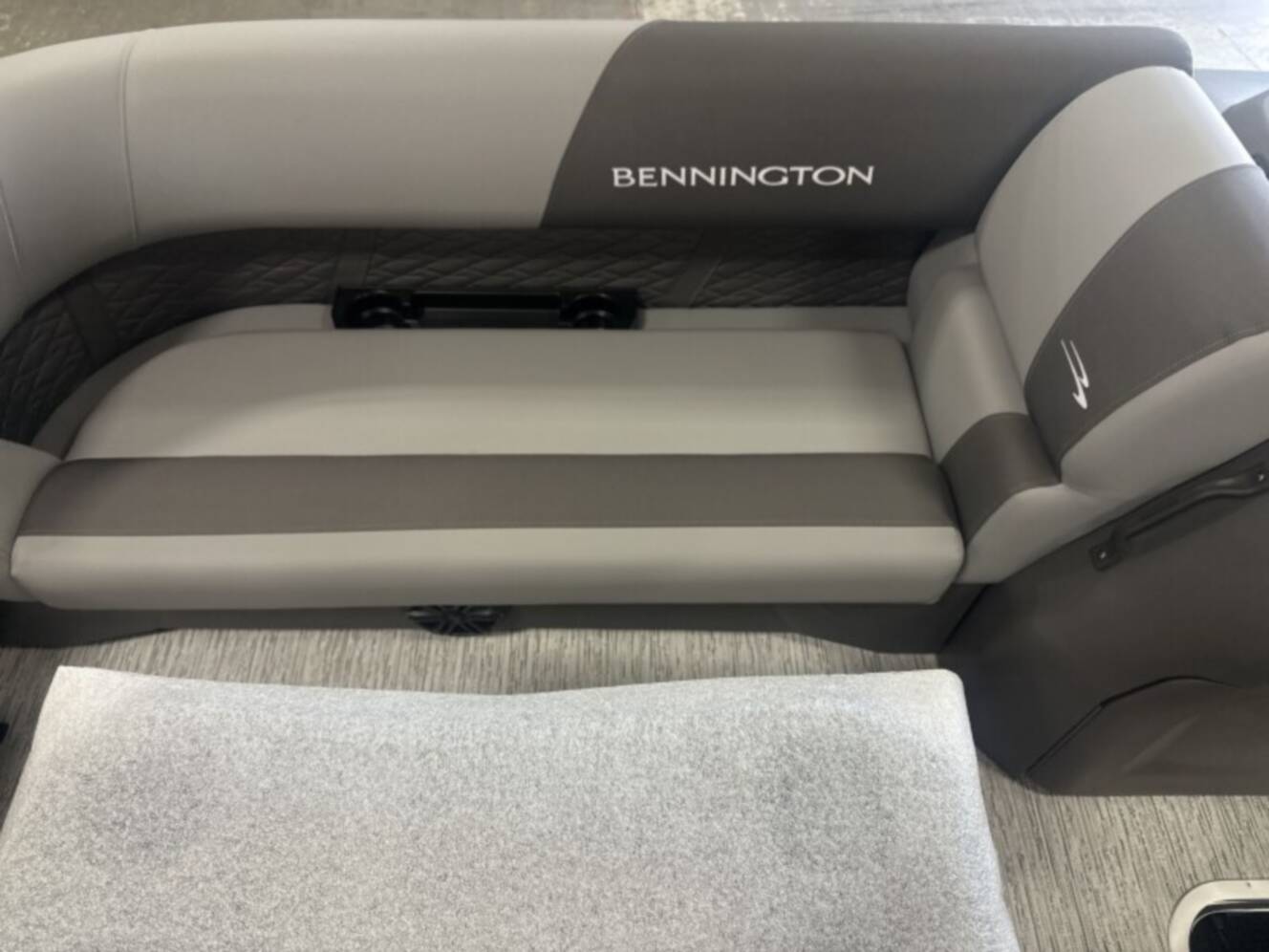 A photo of this 2026 Bennington 22 SSRSE