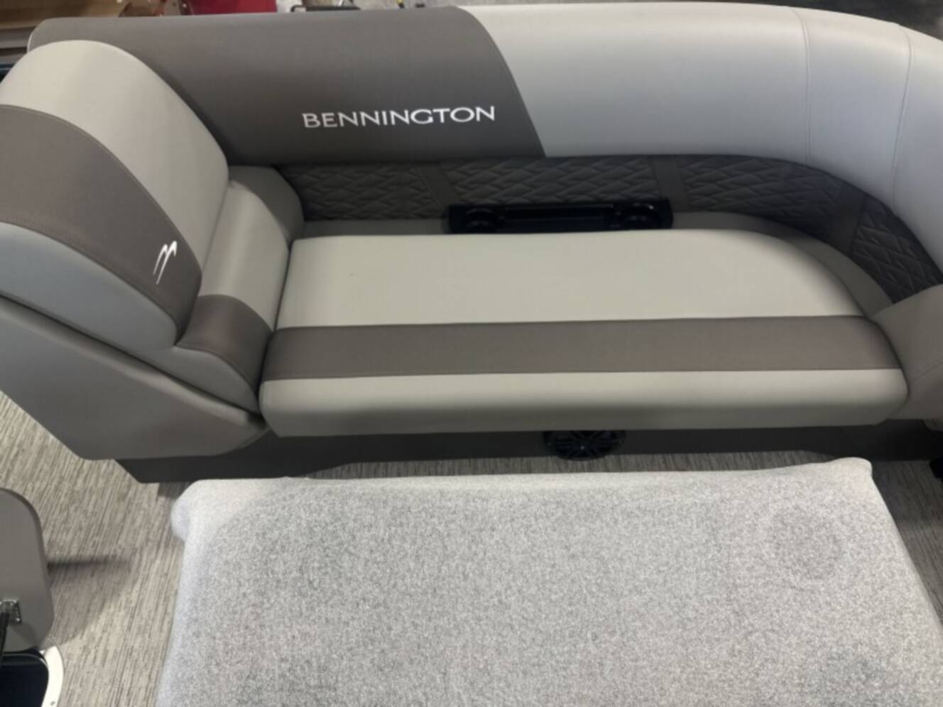 A photo of this 2026 Bennington 22 SSRSE