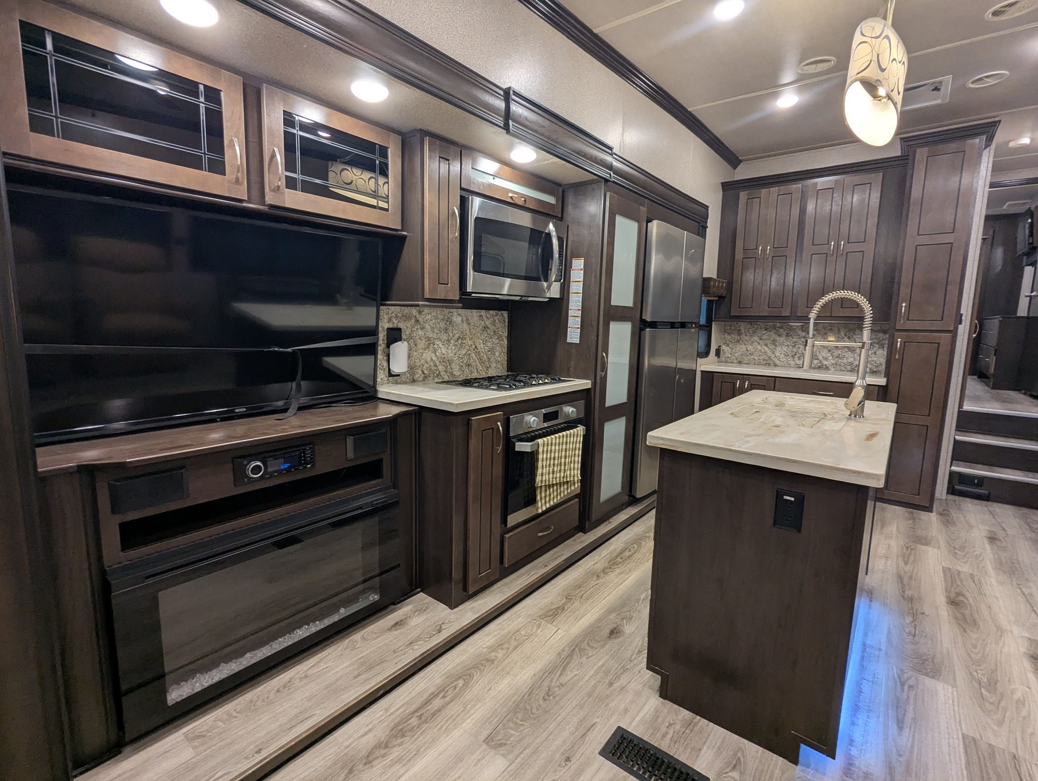2019 Forest River CEDAR CREEK SILVERBACK 33IK in nickerson KS