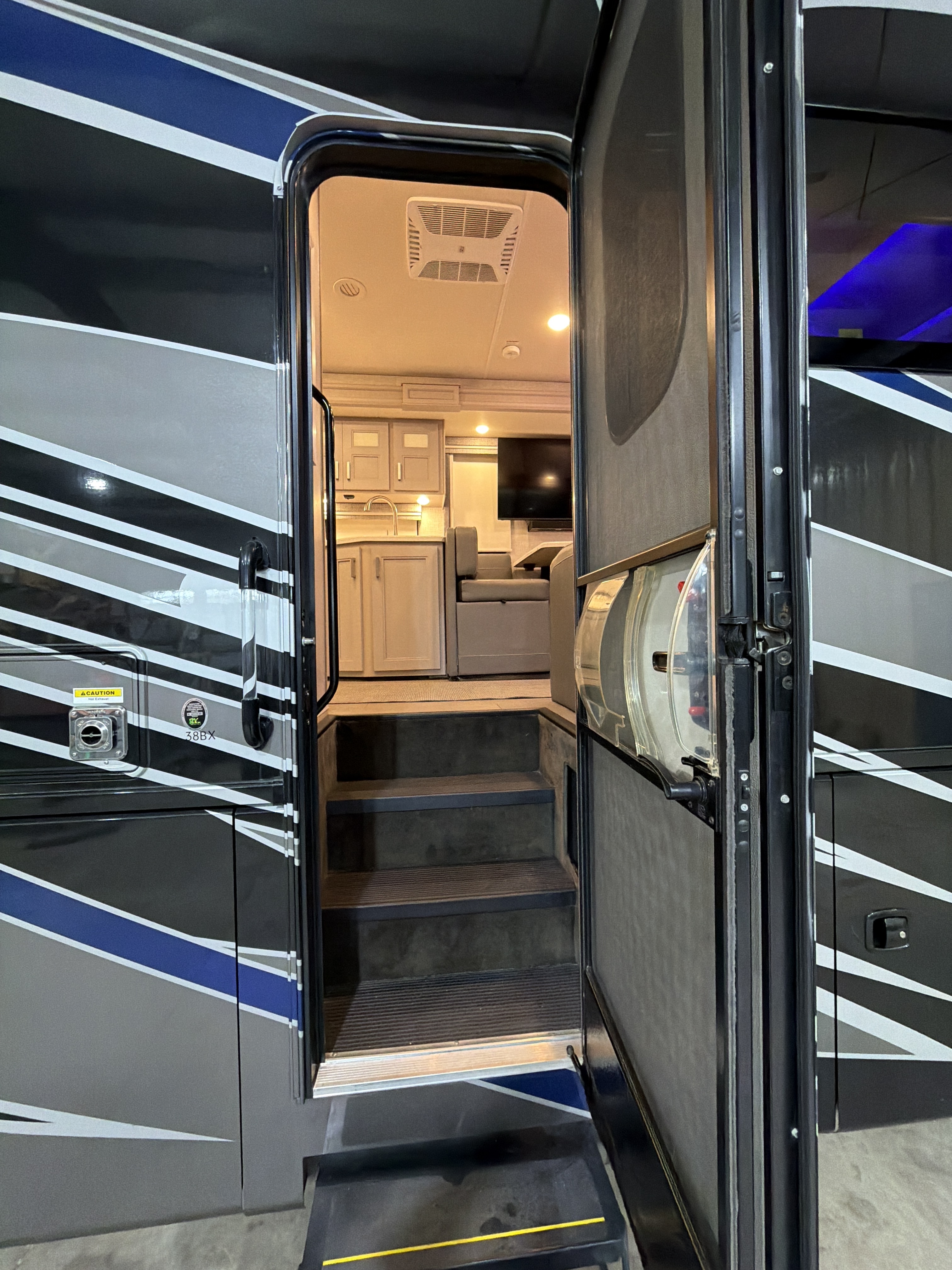 2023 Thor Motor Coach INCEPTION 38BX in willow spring NC