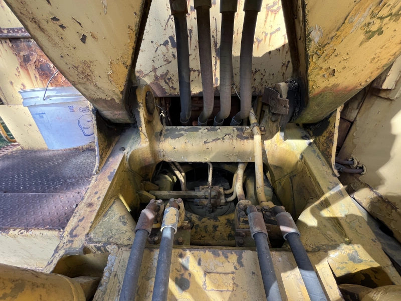 1977 CATERPILLAR 235