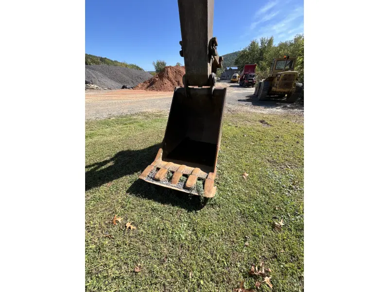 1977 CATERPILLAR 235