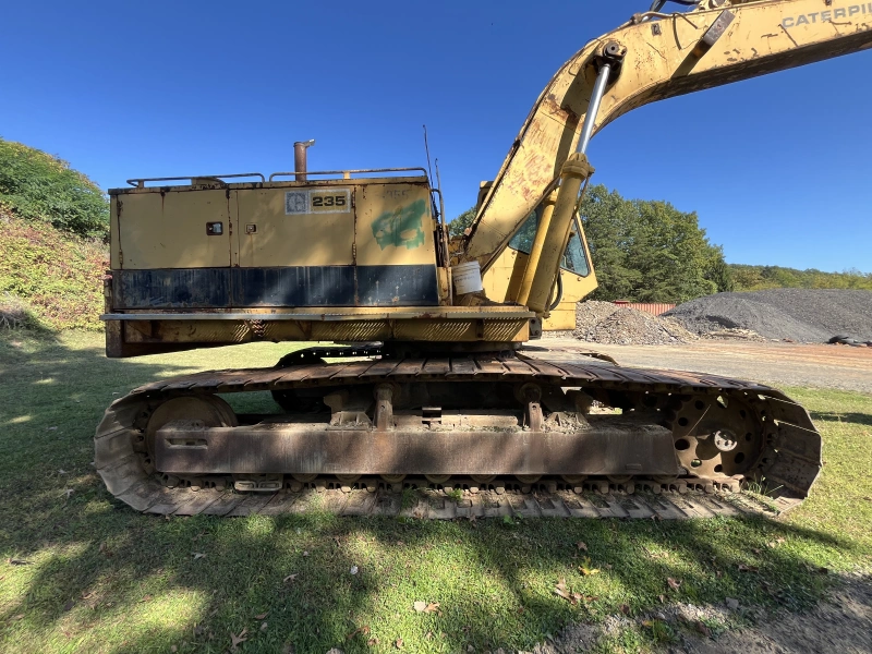 1977 CATERPILLAR 235
