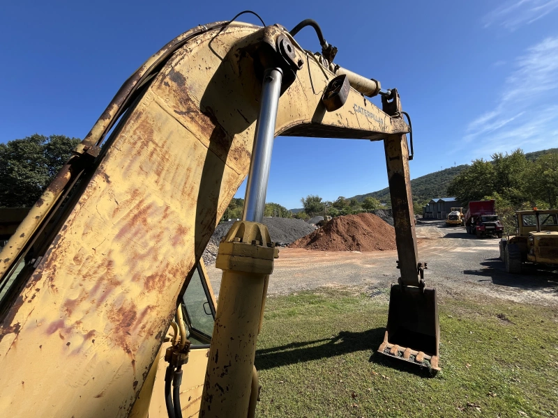 1977 CATERPILLAR 235