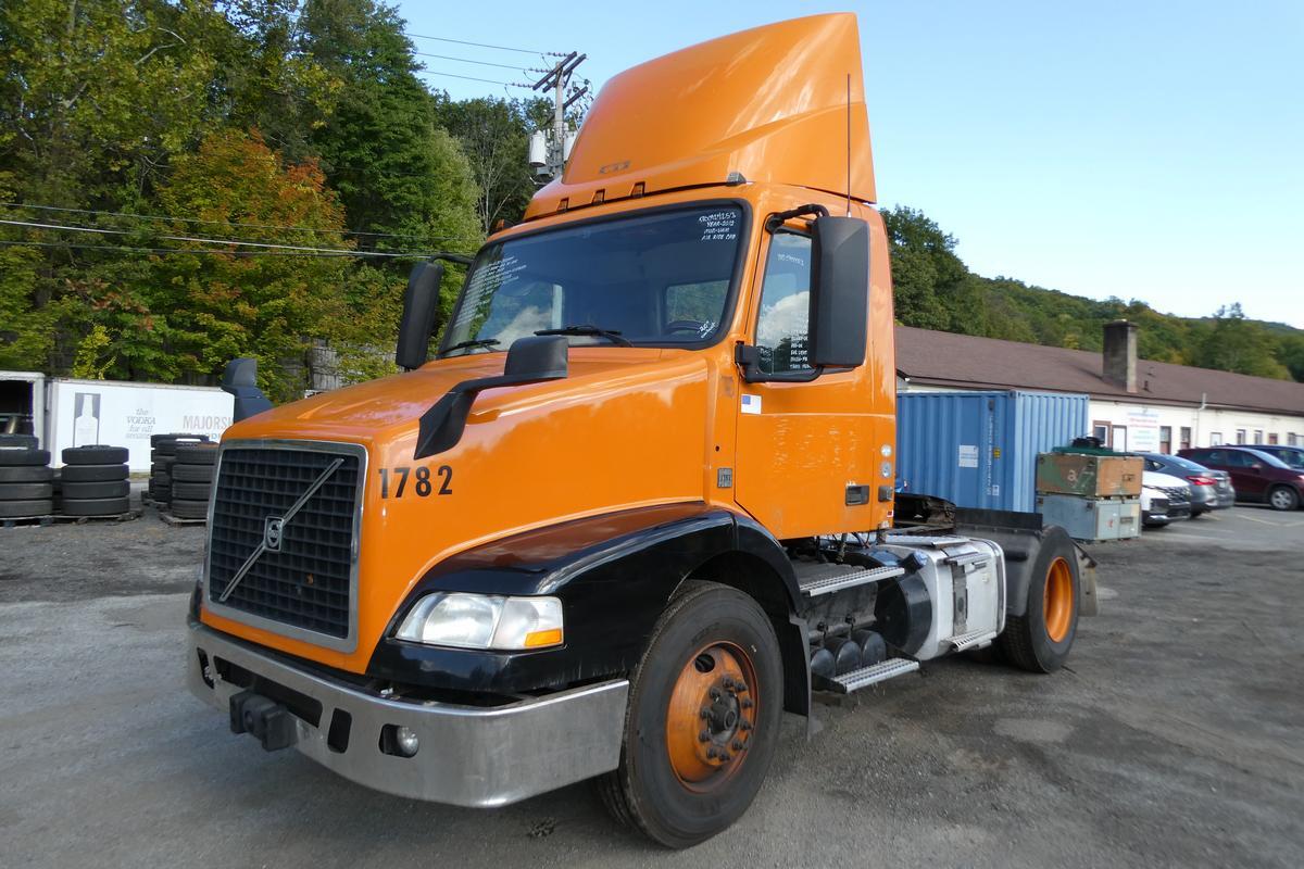 2012 VOLVO VNM42T in Sparrowbush, NY