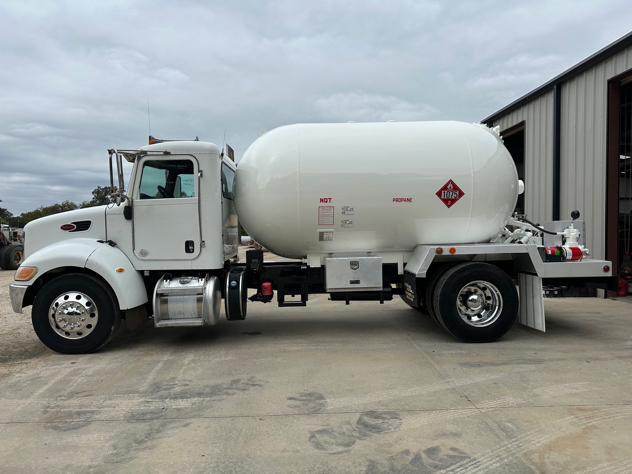 2012 PETERBILT 337 in Miami, FL